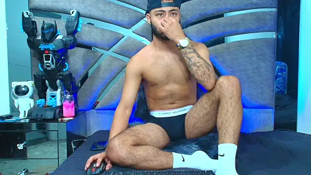 Xanderstone00 online show from June 26, 2026, 7:13 am