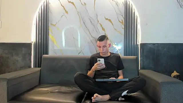 Isaak 26 online show from March 14, 2026, 11:37 am