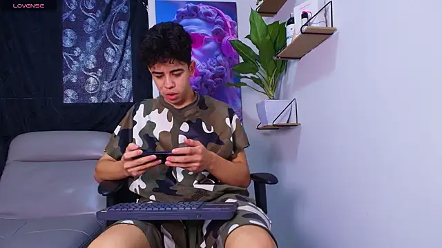 Snapshot of Gael_moon_ chatting on February 17, 2026, 8:59 pm Gael moon online show from February 17, 2026, 8:59 pm