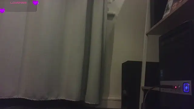 Petite Aurora online show from March 25, 2026, 7:42 pm