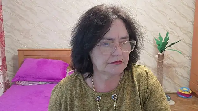 Snapshot of xMaryxAnne chatting on May 24, 2026, 5:18 pm xMaryxAnne online show from May 24, 2026, 5:18 pm