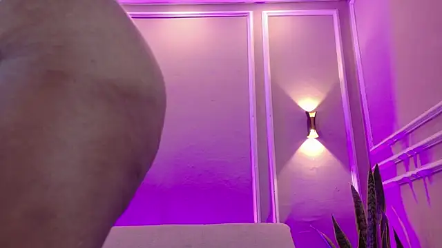 SuzyFox  online show from April 8, 2026, 7:36 pm