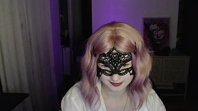 Snapshot of LunaXcherry chatting on February 23, 2026, 8:28 pm LunaXcherry online show from February 23, 2026, 8:28 pm