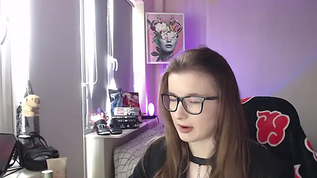 Snapshot of LunaXcherry chatting on April 19, 2026, 11:09 am LunaXcherry online show from April 19, 2026, 11:09 am