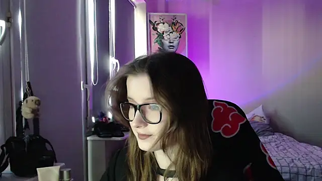 Snapshot of LunaXcherry chatting on April 20, 2026, 4:43 pm LunaXcherry online show from April 20, 2026, 4:43 pm