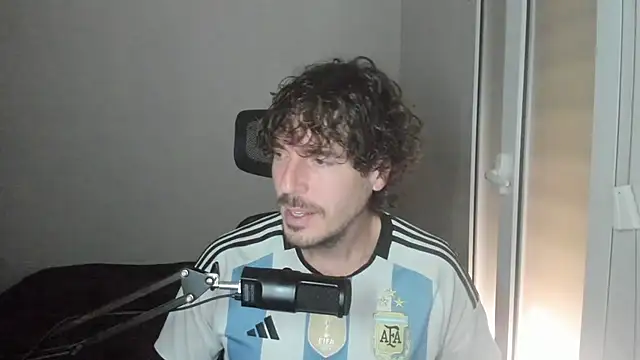 Snapshot of joaquin420_hot chatting on February 19, 2026, 10:11 am joaquin420 hot online show from February 19, 2026, 10:11 am