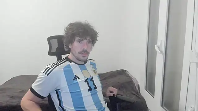 Snapshot of joaquin420_hot chatting on February 20, 2026, 5:37 am joaquin420 hot online show from February 20, 2026, 5:37 am