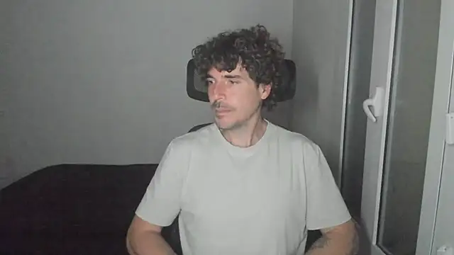 Snapshot of joaquin420_hot chatting on February 27, 2026, 11:05 pm joaquin420 hot online show from February 27, 2026, 11:05 pm