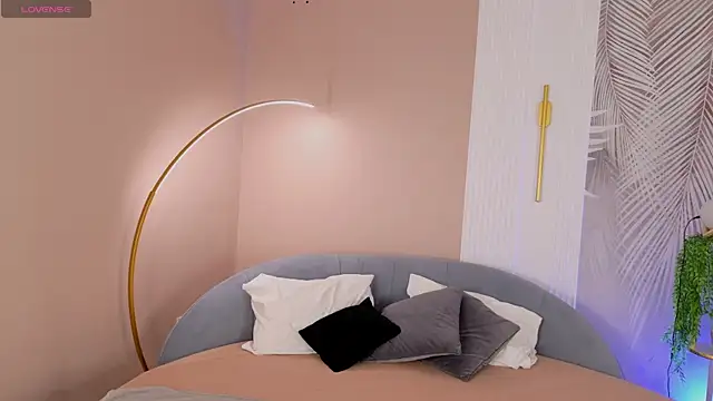 Abigail Forland online show from April 5, 2026, 5:04 am