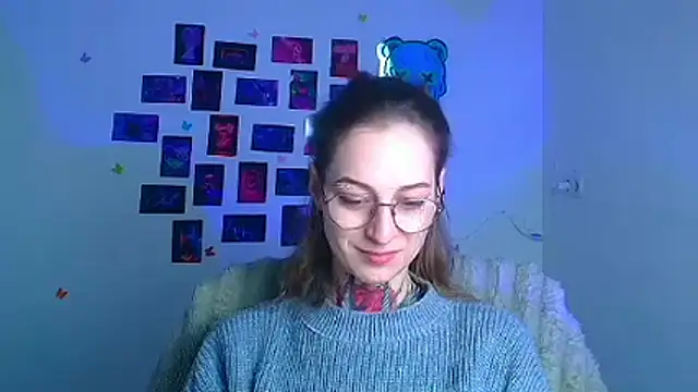 Snapshot of Esmi_Winter chatting on March 3, 2026, 6:19 am Esmi Winter online show from March 3, 2026, 6:19 am