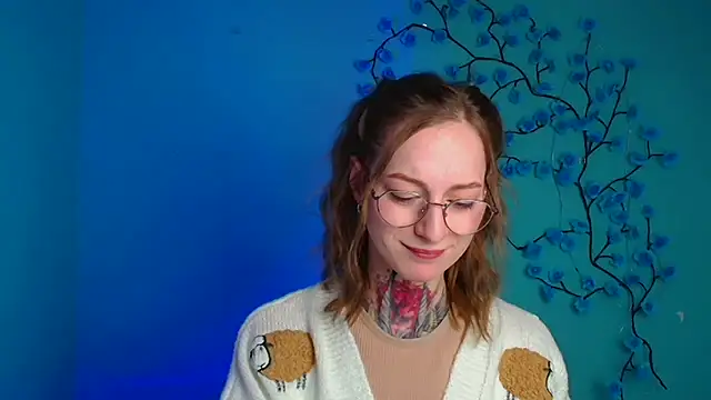 Esmi Winter online show from March 10, 2026, 6:29 am