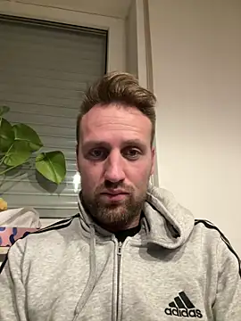 lovefuess online show from February 11, 2026, 5:34 am