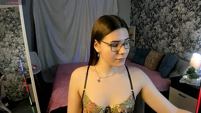 Snapshot of Coraline_kitty chatting on May 19, 2026, 11:38 am Coraline kitty online show from May 19, 2026, 11:38 am