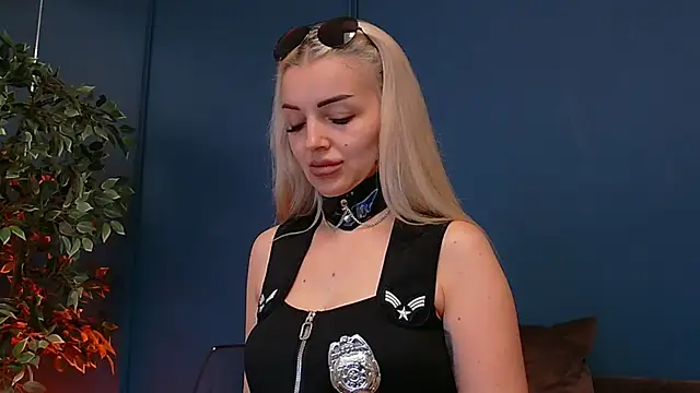 DeeaVIP online show from April 20, 2026, 6:05 am