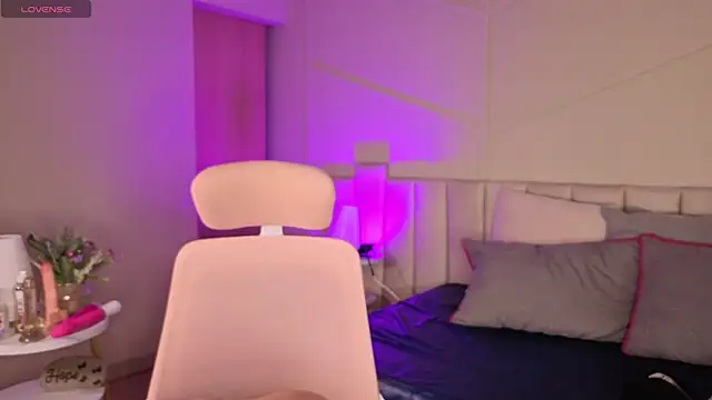 Snapshot of Eyes_moon_ chatting on February 21, 2026, 2:23 am Eyes moon online show from February 21, 2026, 2:23 am