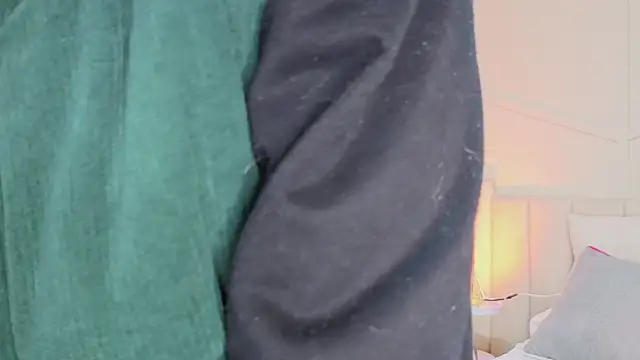 Snapshot of Eyes_moon_ chatting on March 3, 2026, 3:23 am Eyes moon online show from March 3, 2026, 3:23 am