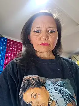 Alexamontiel  online show from April 18, 2026, 4:44 pm