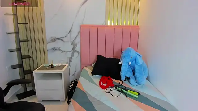 KAROLAGREY online show from July 9, 2026, 12:53 pm