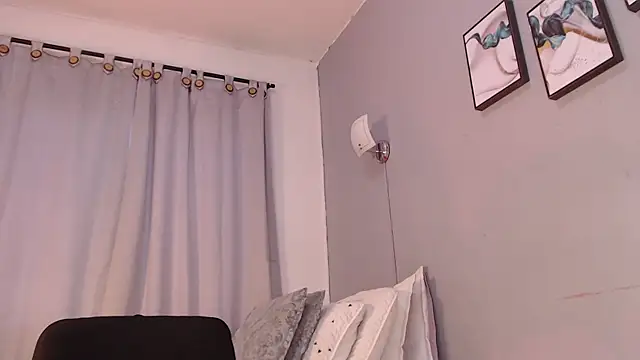 Snapshot of Britanny_W chatting on July 21, 2026, 7:27 pm Britanny W online show from July 21, 2026, 7:27 pm