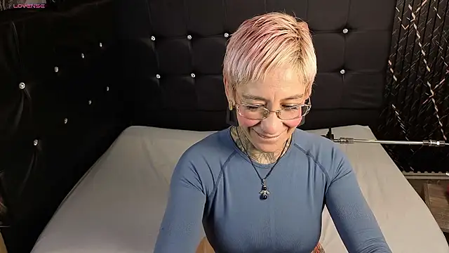 Snapshot of Everlyn_sexx chatting on March 18, 2026, 1:14 pm Everlyn sexx online show from March 18, 2026, 1:14 pm