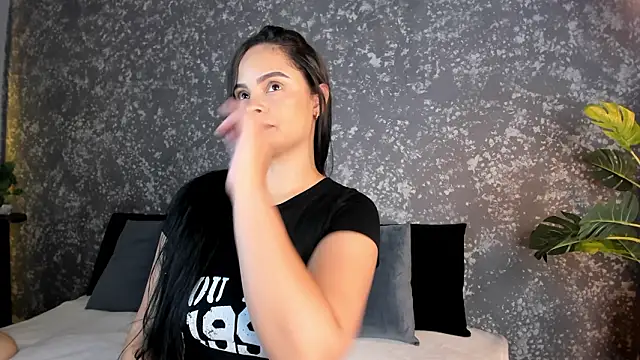 Snapshot of emma__summers chatting on February 24, 2026, 7:23 pm emma summers online show from February 24, 2026, 7:23 pm