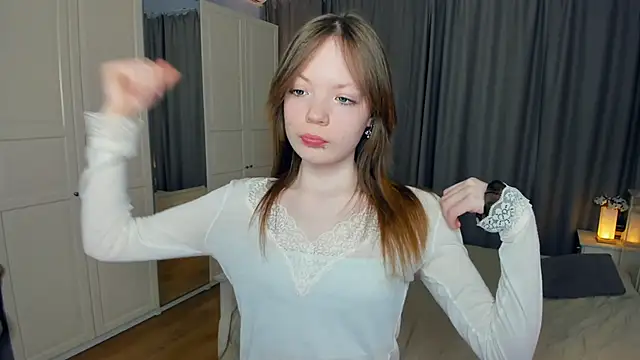 Snapshot of LavenderMitten chatting on February 20, 2026, 5:37 am LavenderMitten online show from February 20, 2026, 5:37 am