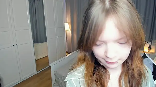 Snapshot of LavenderMitten chatting on March 1, 2026, 5:09 am LavenderMitten online show from March 1, 2026, 5:09 am