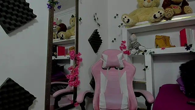 Mayli rose online show from March 3, 2026, 7:42 pm