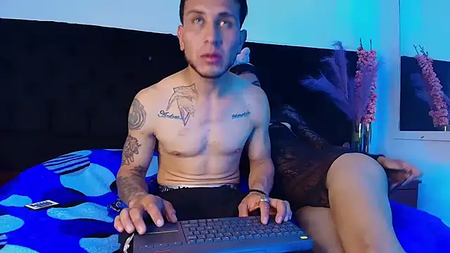 thonixxandluna online show from March 3, 2026, 7:53 pm