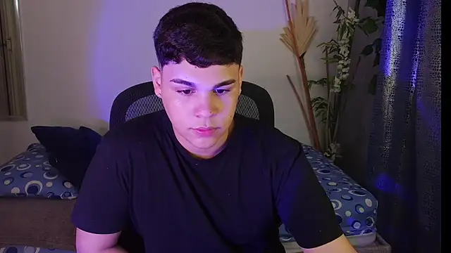 eithan jonnes online show from April 8, 2026, 7:47 pm