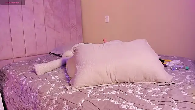 Ashley Beaomunt online show from April 1, 2026, 1:41 pm