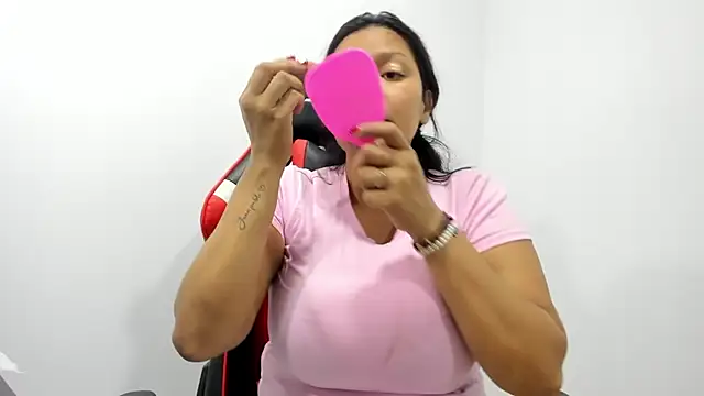 QueenNyxx online show from May 13, 2026, 2:58 pm