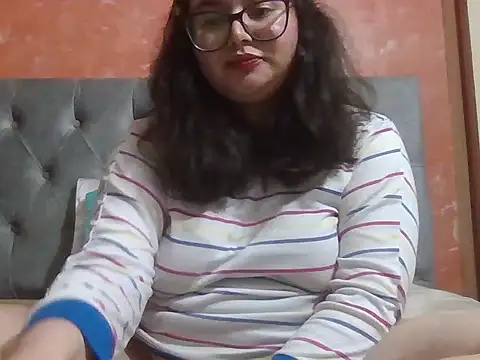 Snapshot of DearestKittyKat chatting on February 16, 2026, 4:19 am DearestKittyKat online show from February 16, 2026, 4:19 am