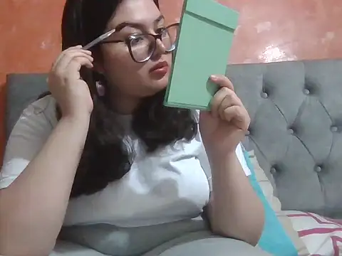 Snapshot of DearestKittyKat chatting on February 17, 2026, 4:57 pm DearestKittyKat online show from February 17, 2026, 4:57 pm