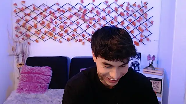 Snapshot of IanWest_ chatting on June 10, 2026, 6:40 pm IanWest online show from June 10, 2026, 6:40 pm