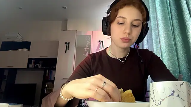 AliceCarrol online show from March 5, 2026, 1:07 pm