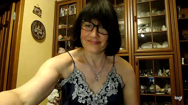 Vlastelina online show from April 18, 2026, 7:58 pm