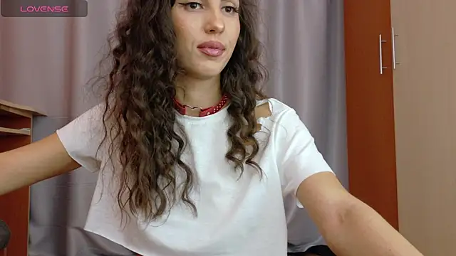 Snapshot of IvyMyst chatting on March 4, 2026, 10:05 pm IvyMyst online show from March 4, 2026, 10:05 pm