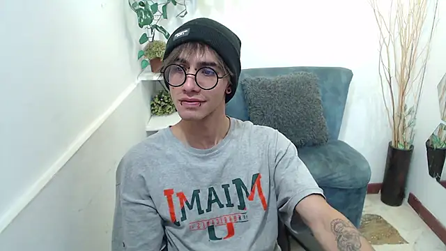 AaronBeer  online show from February 23, 2026, 11:29 am