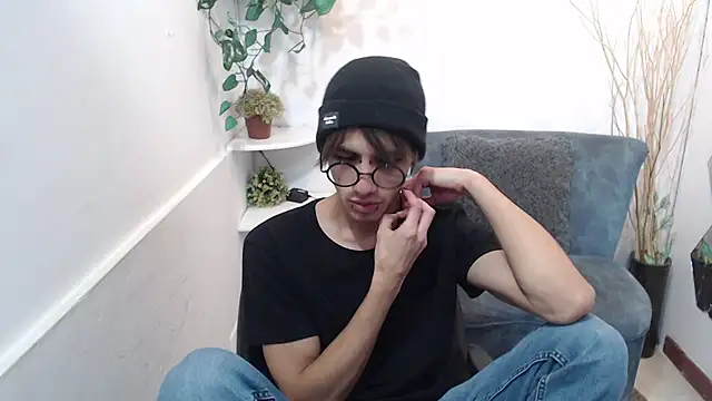 AaronBeer  online show from February 28, 2026, 11:44 am