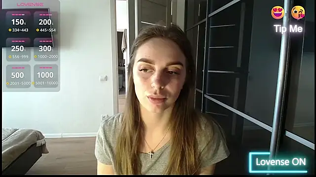 julia wonderful  online show from April 11, 2026, 8:29 am