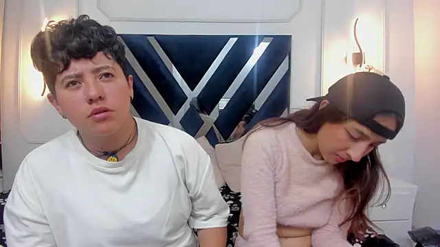 Gaia n Nix online show from April 18, 2026, 4:49 am