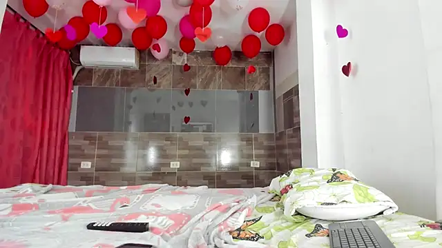 violett laraa online show from February 20, 2026, 8:31 pm