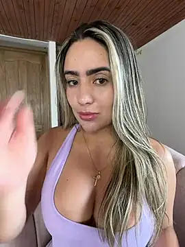 Snapshot of Miilana_ chatting on July 18, 2026, 2:32 pm Miilana online show from July 18, 2026, 2:32 pm