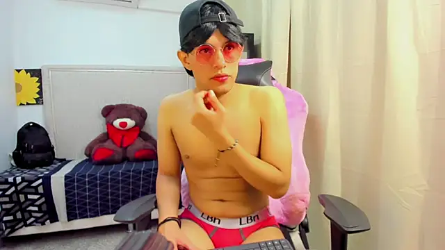 Top and bottom online show from March 29, 2026, 9:04 pm