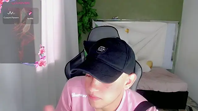 Top and bottom online show from April 18, 2026, 8:42 pm