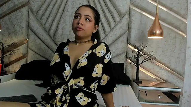 Snapshot of CloheBell chatting on March 4, 2026, 12:44 pm CloheBell online show from March 4, 2026, 12:44 pm