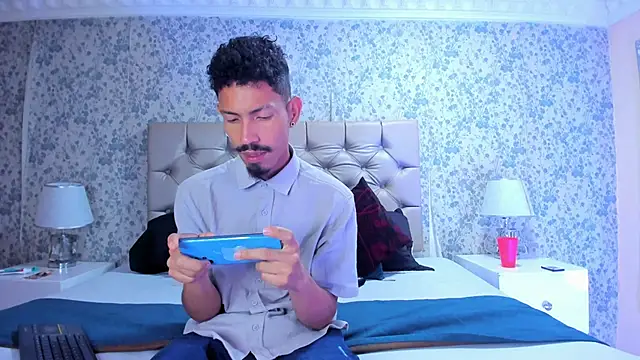 NoaahTylor online show from March 21, 2026, 6:11 pm