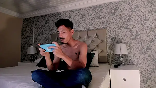 NoaahTylor online show from April 11, 2026, 3:00 am