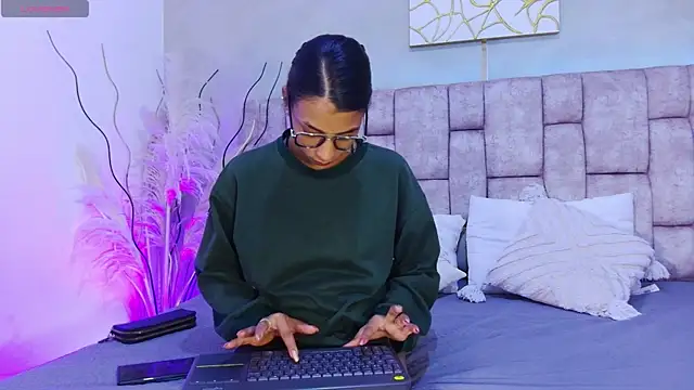 MelanyStone  online show from April 22, 2026, 12:50 pm